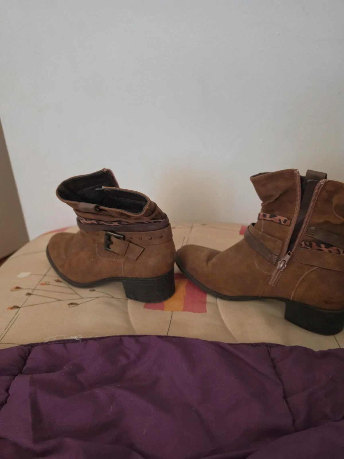Bonjour je vend des bottines porté une fois c'est la pointure 36 – Skills – taille 36