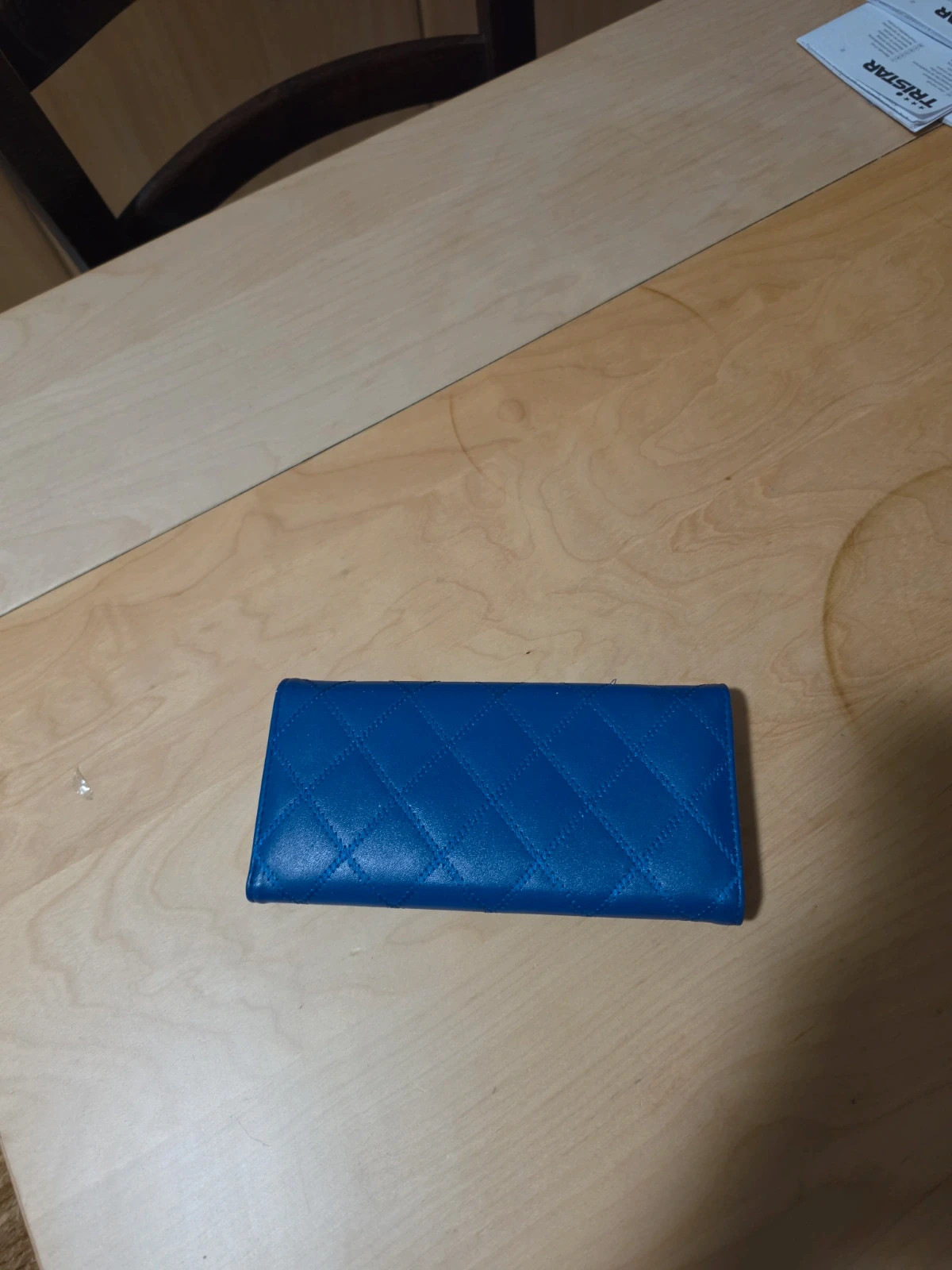 Bonjour je vend un portefeuille que je n'en sert plus 3