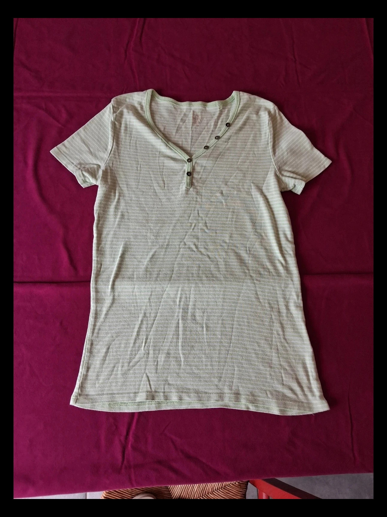 Tee shirt boutonnée à col v