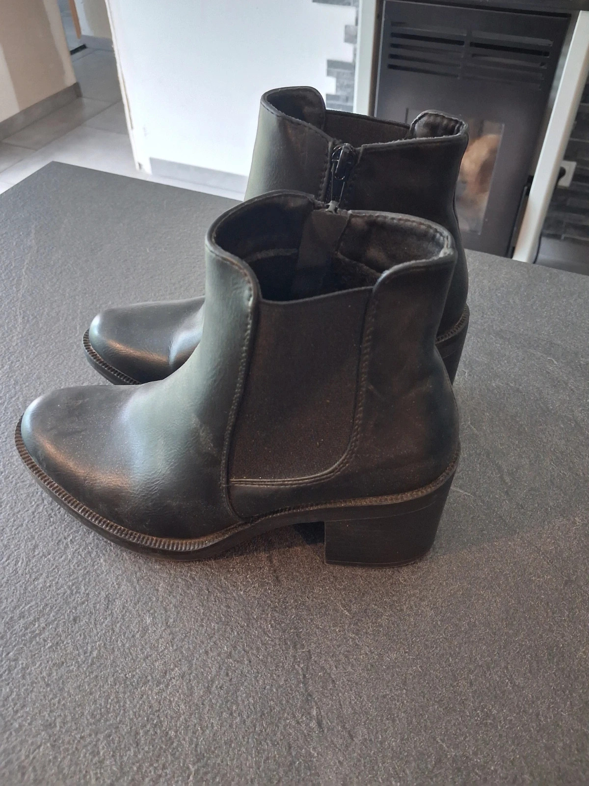 bottines femme noires unies dotées d'une fermeture éclair sur le côté pointure 36. – taille 36 2