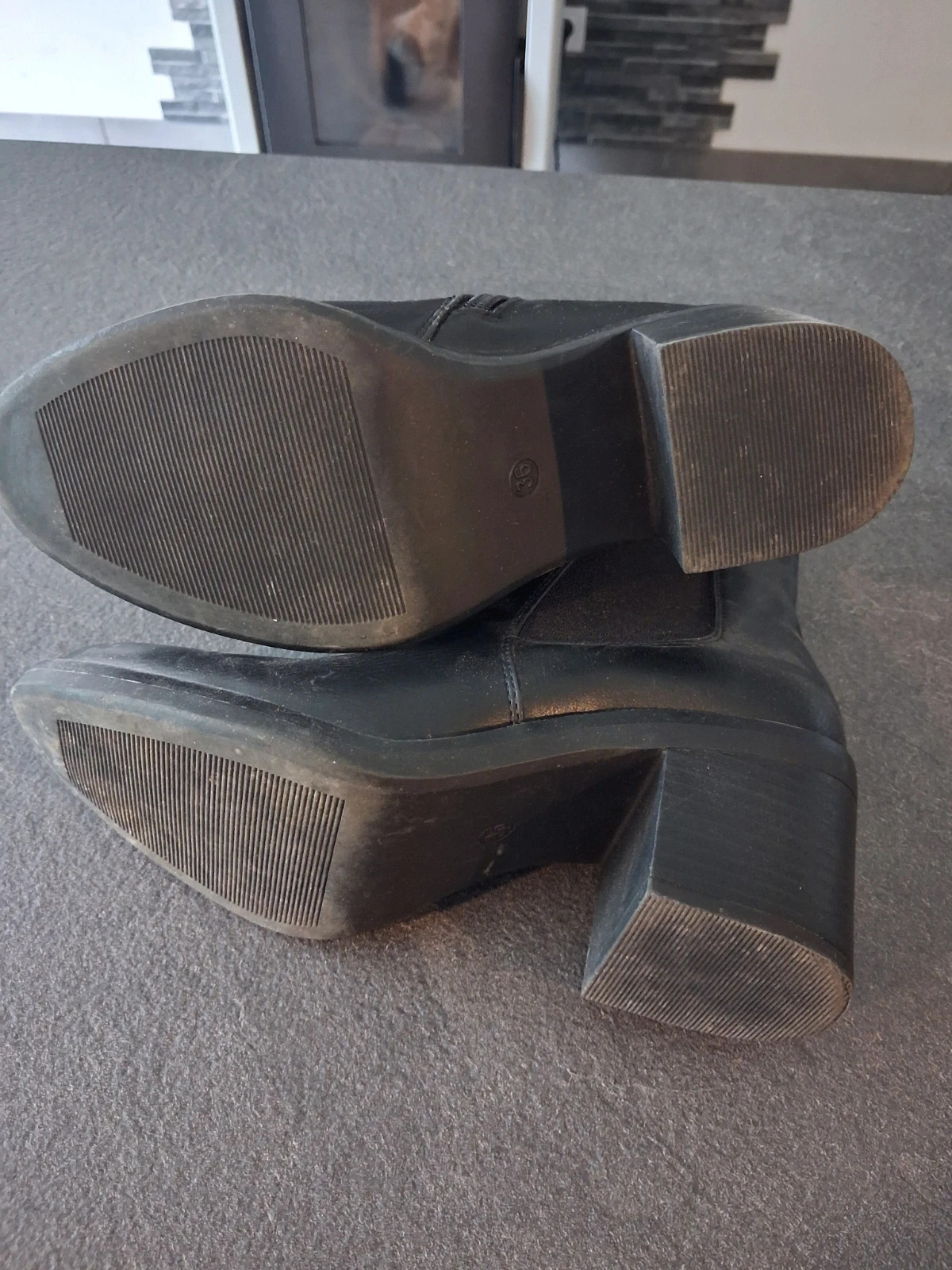 bottines femme noires unies dotées d'une fermeture éclair sur le côté pointure 36. – taille 36 3
