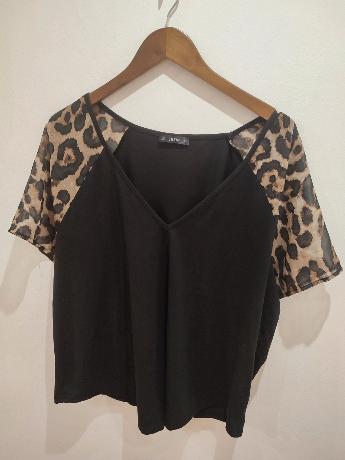 Blusa estampado leopardo – Shein – taille 6XL / 52 / 24