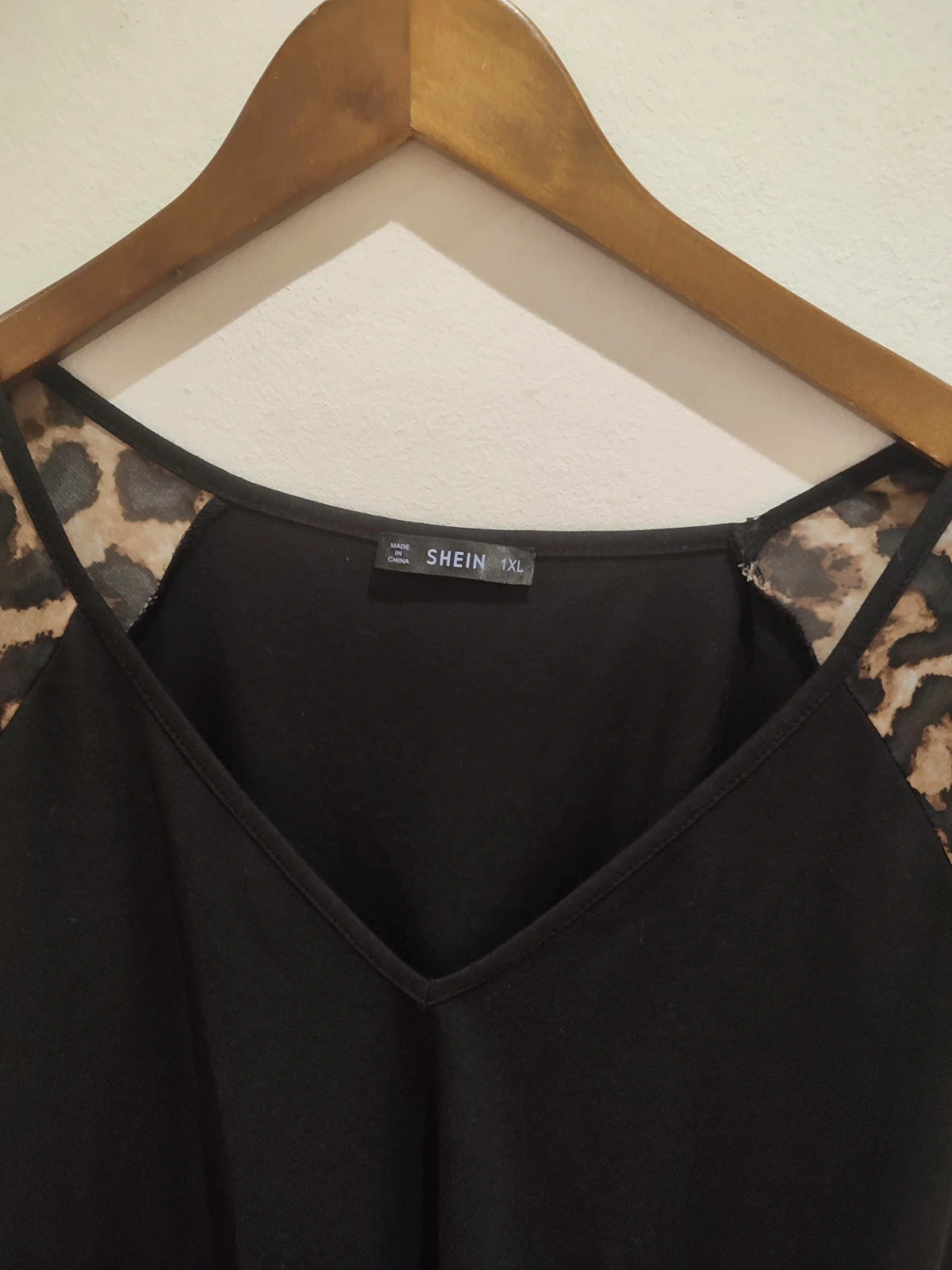 Blusa estampado leopardo – Shein – taille 6XL / 52 / 24 3