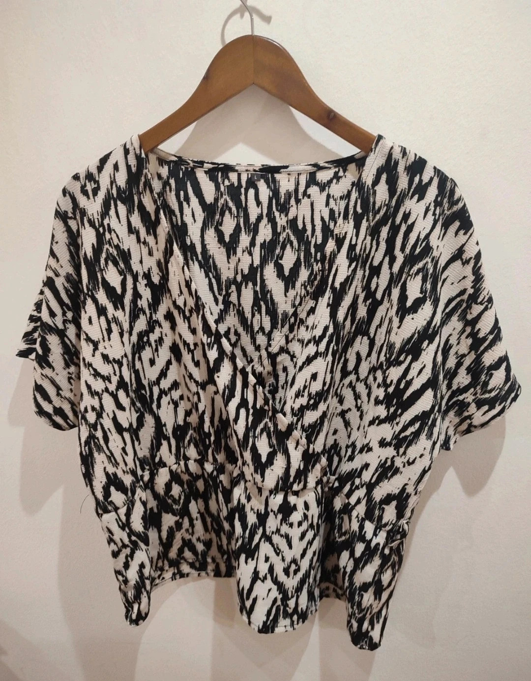Blusa con estampado original – Local – taille 6XL / 52 / 24