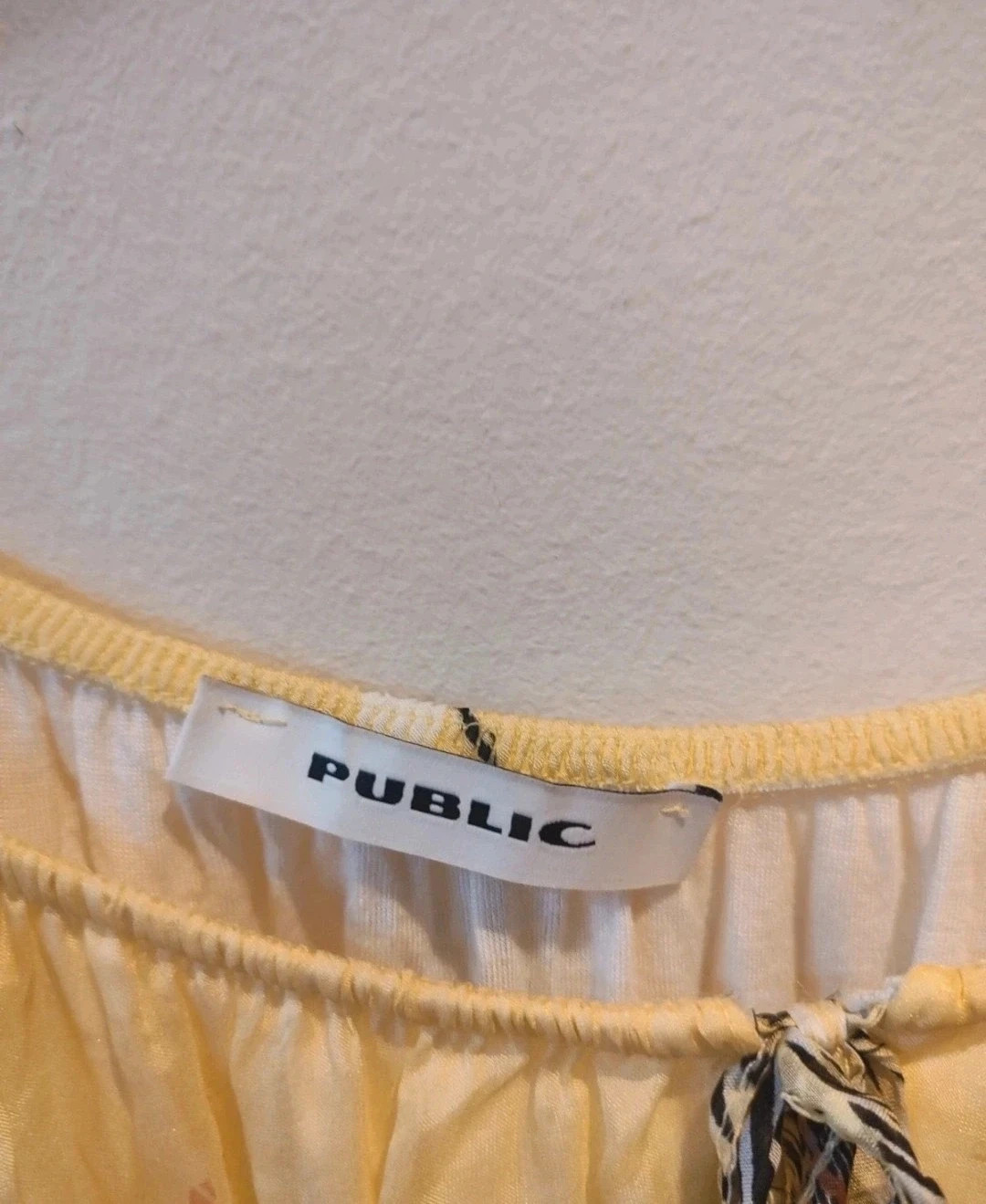 Blusa amarilla – Public – taille 6XL / 52 / 24 2