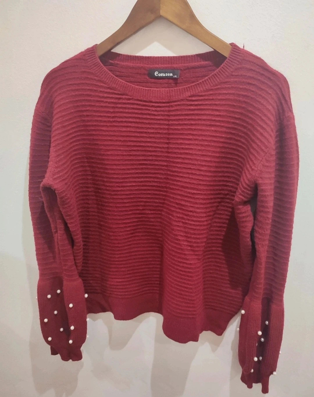 Jersey burdeos con perlas