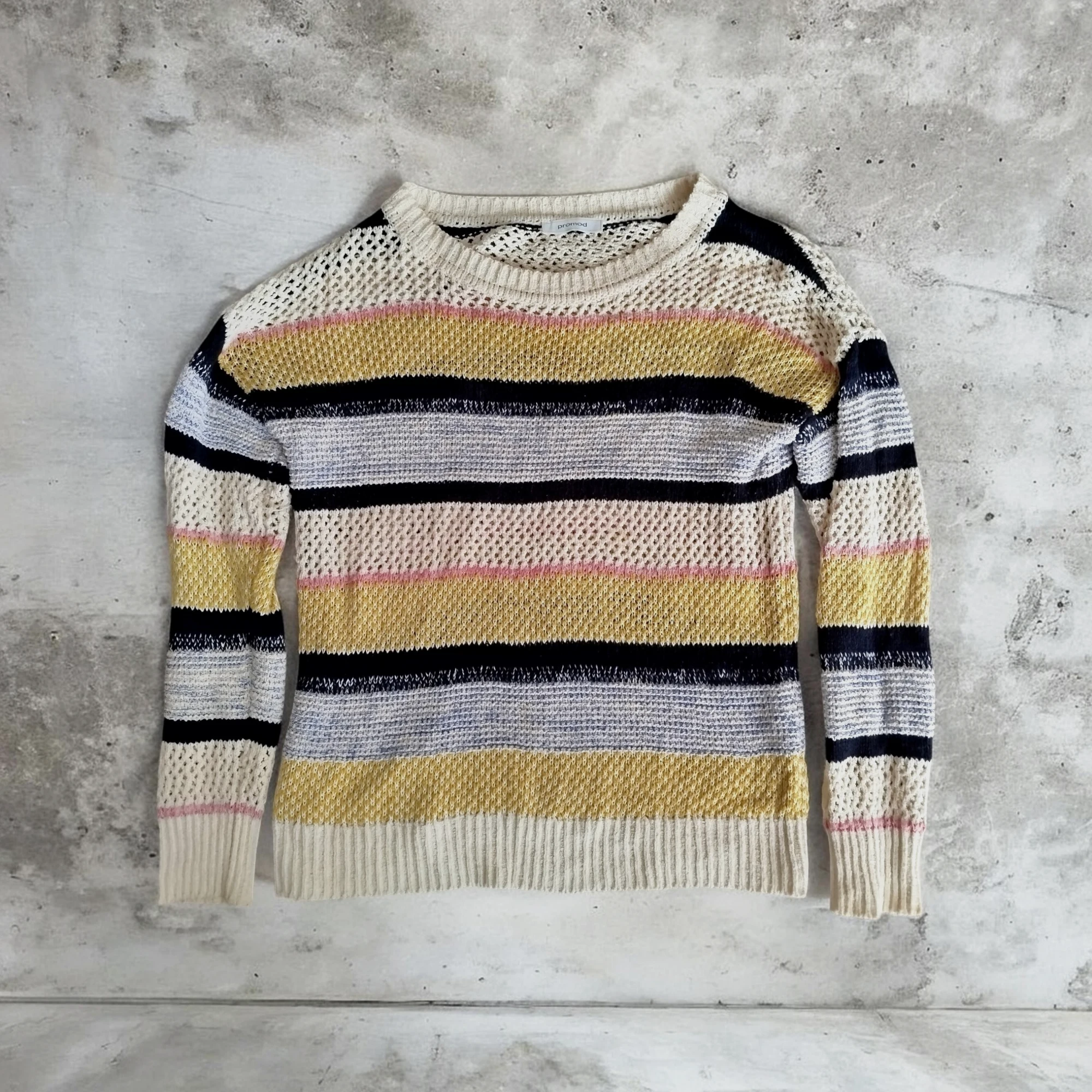 Pull à rayures multicolores en maille