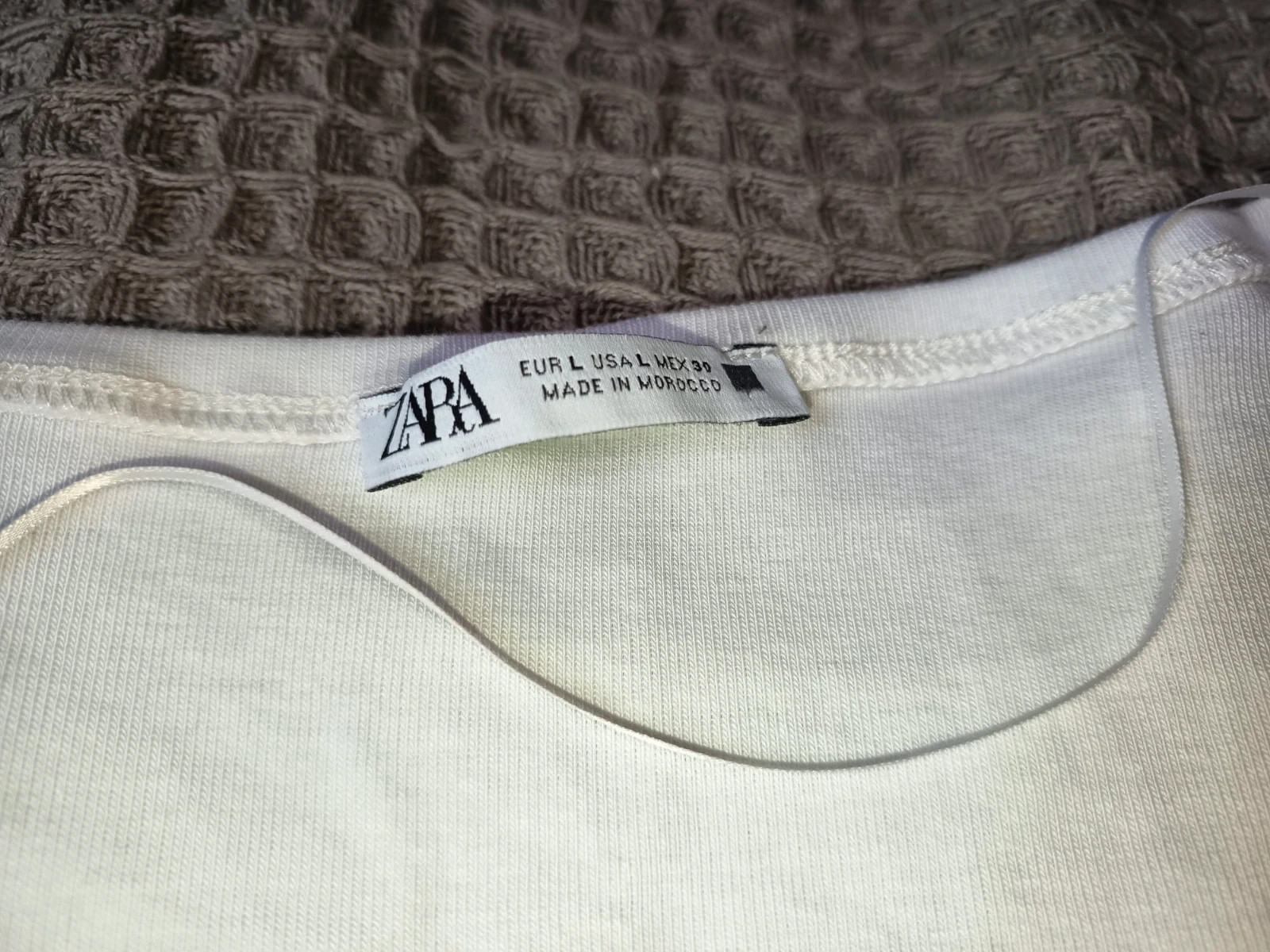 Zara White T-Shirt with Gold Crochet Sleeves Size L – Zara – taille L / 40 / 12 2