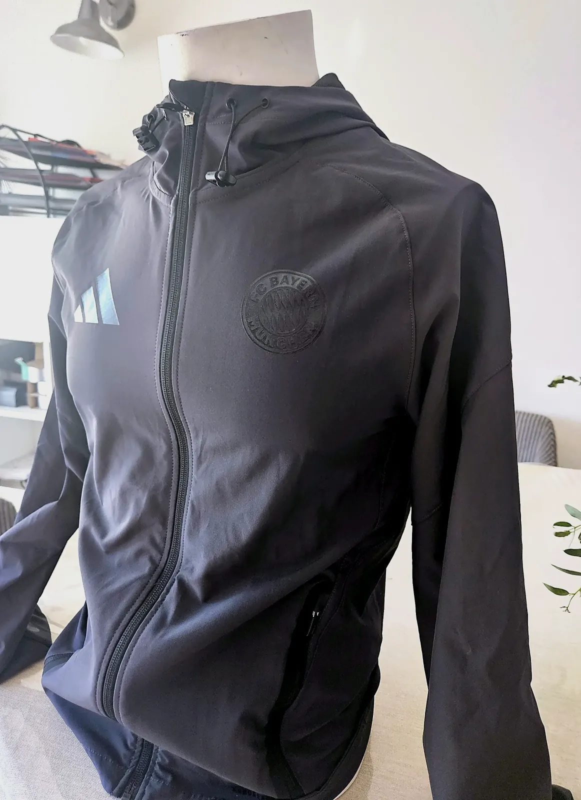 Veste de sport à capuche Adidas FC Bayern München – Adidas – taille M 2