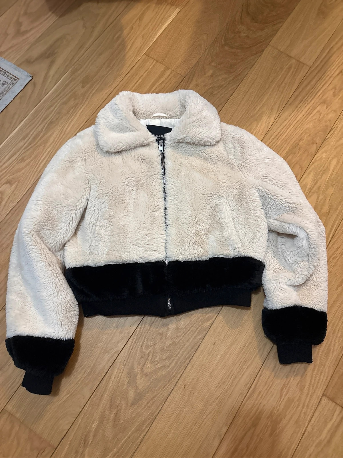 Pull&Bear – Veste polaire écrue et noire – Taille M