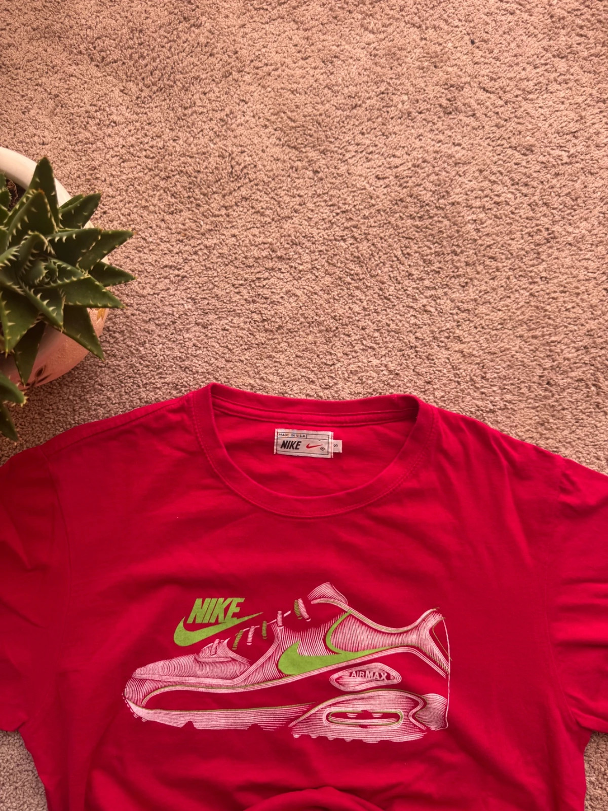 Vintage Nike Air Max Graphic T-Shirt burgundy / maroon Made in USA – Size S – Nike – taille S 4