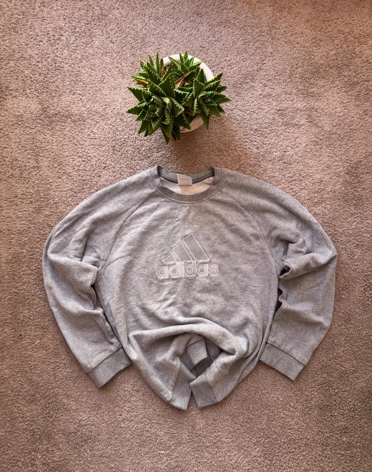 Adidas Embroidered Spellout Grey Sweatshirt Size M Retro Crewneck Vintsge 90s – adidas – taille M