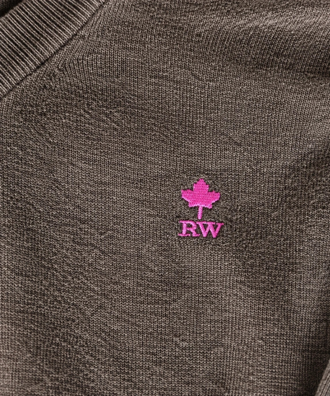 Pull River Woods Homme marron – Col V – Logo brodé rose – Taille XL – River Woods – taille XL 4