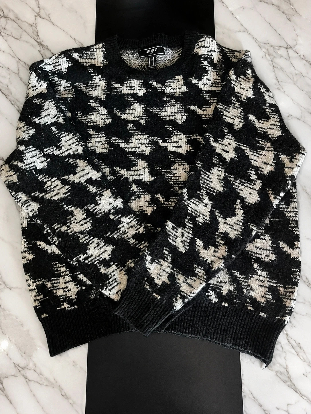 Pull Forever 21 Men – Taille M – Noir & écru