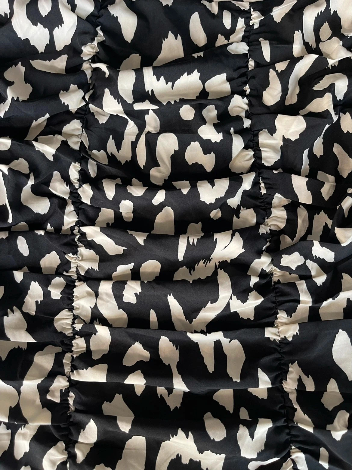 Robe SHEIN froncée imprimée noir & écru – Taille L / 40-42 – Shein – taille L / 40 / 12 4
