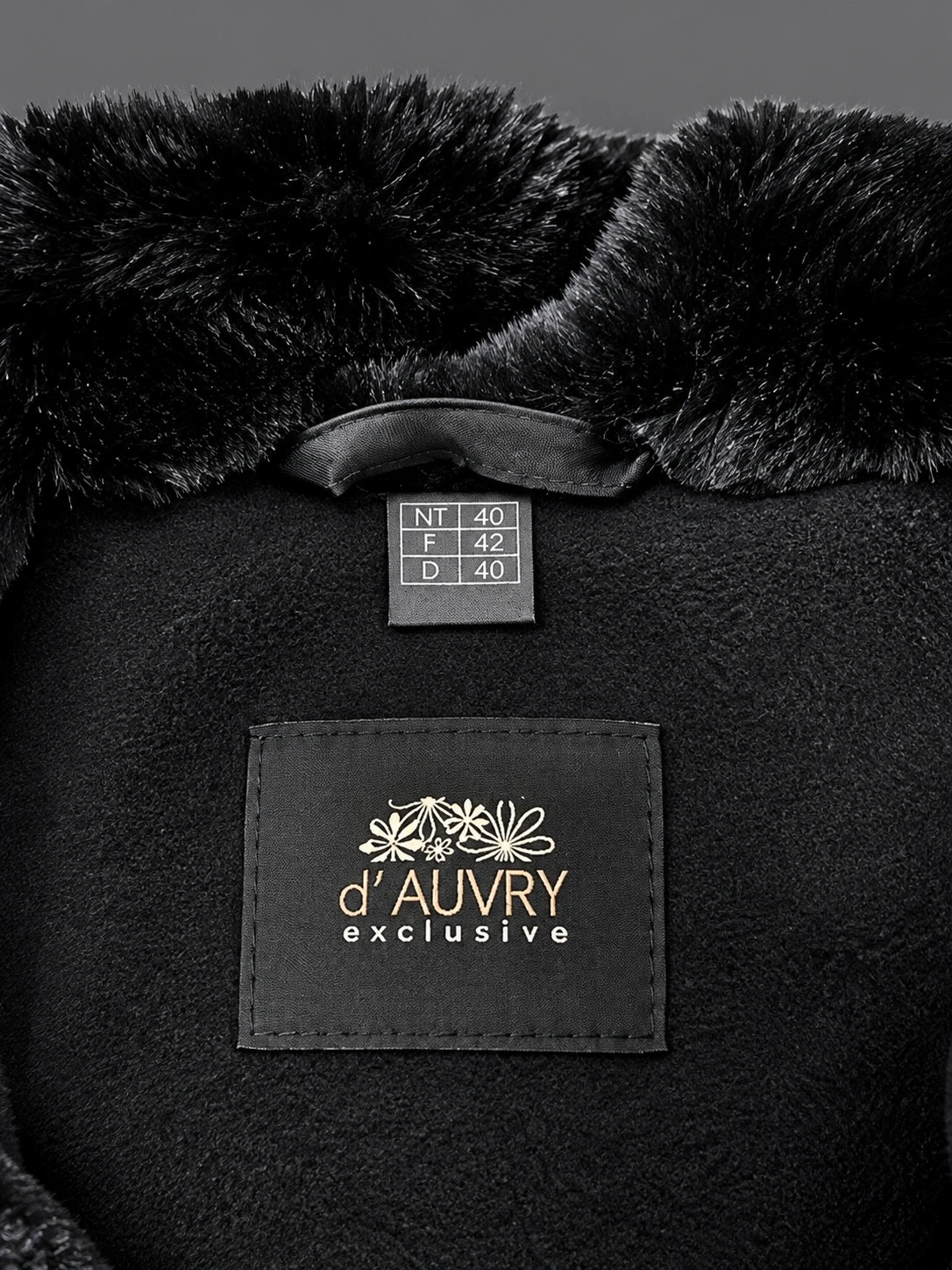 Manteau long d’Auvry Exclusive noir – Col et poignets effet fourrure – Taille 42 XL– Cashmere & Chic – d´Auvry – taille XL / 42 / 14 4