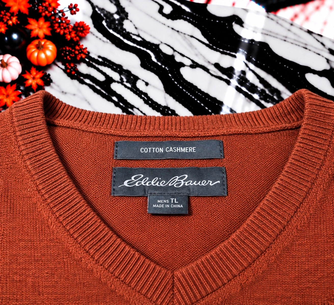 Pull Eddie Bauer Homme Orange Brique Rouille – Taille L – Col V – Coton et Cachemire – Eddie Bauer – taille L 2