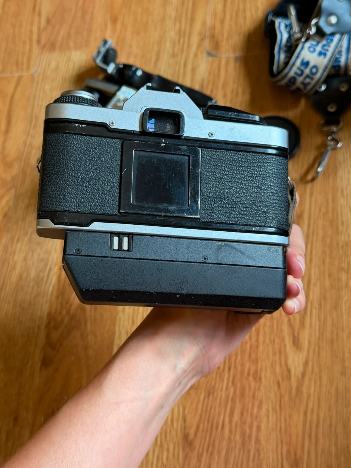 Cámara analógica Olympus OM-20 + accesorios – Olympus 3