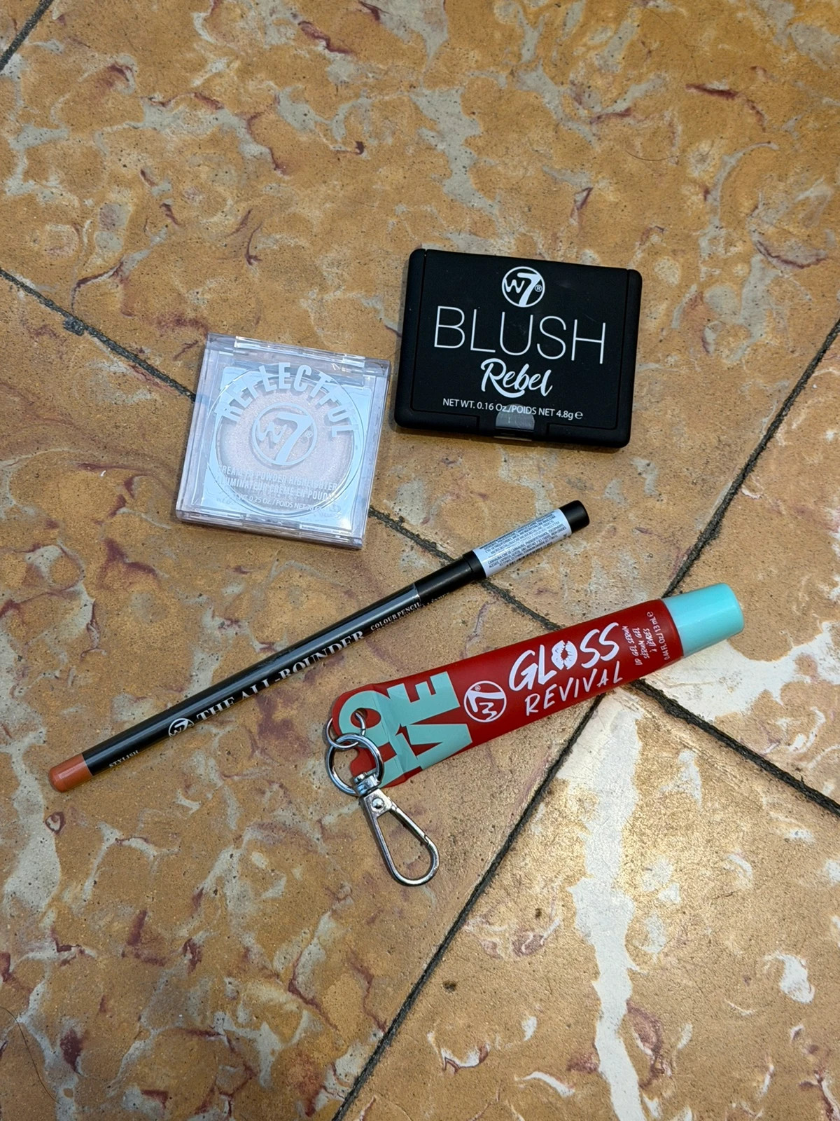 Lote Maquillaje W7 (Iluminador, Colorete, Gloss y Lápiz)