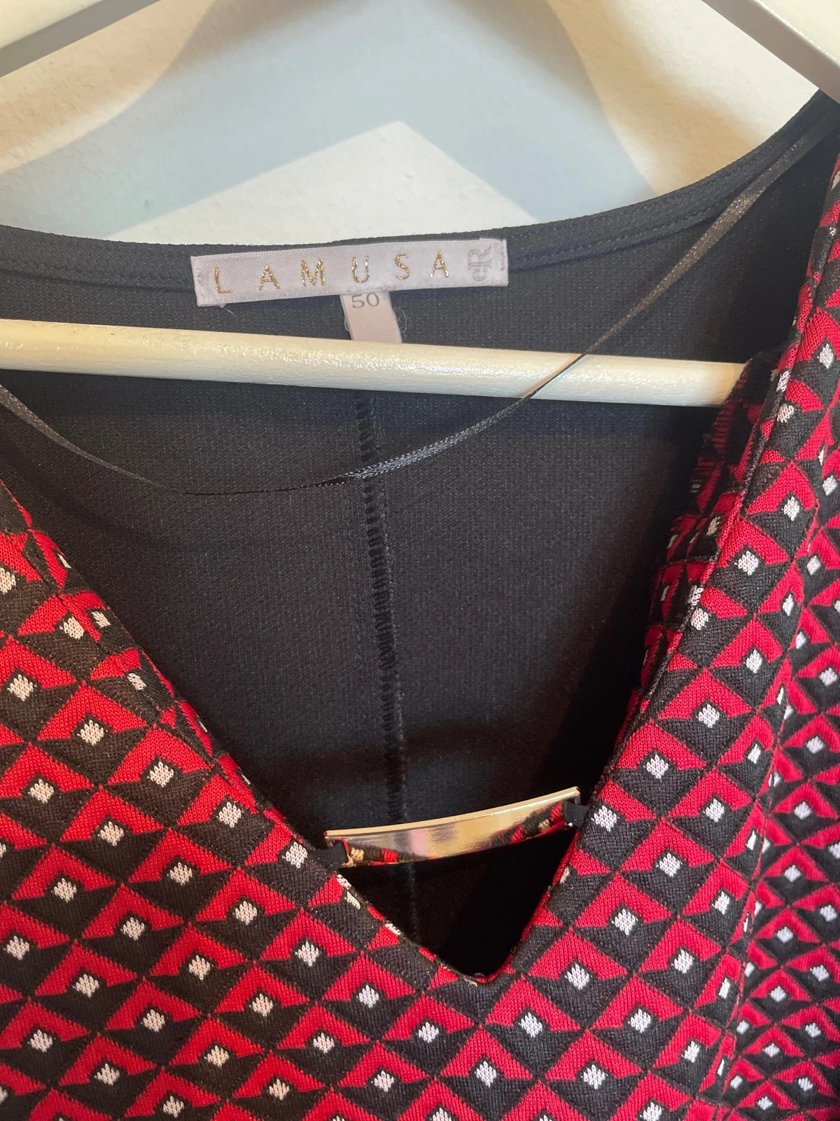 Vestido Negro y Rojo Estampado Geométrico T50 - Detalle Metalizado – LaMusa – taille 5XL / 50 / 22 2