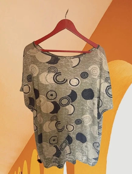 Camiseta Manga Japonesa Boho-Chic • Estampado Geométrico