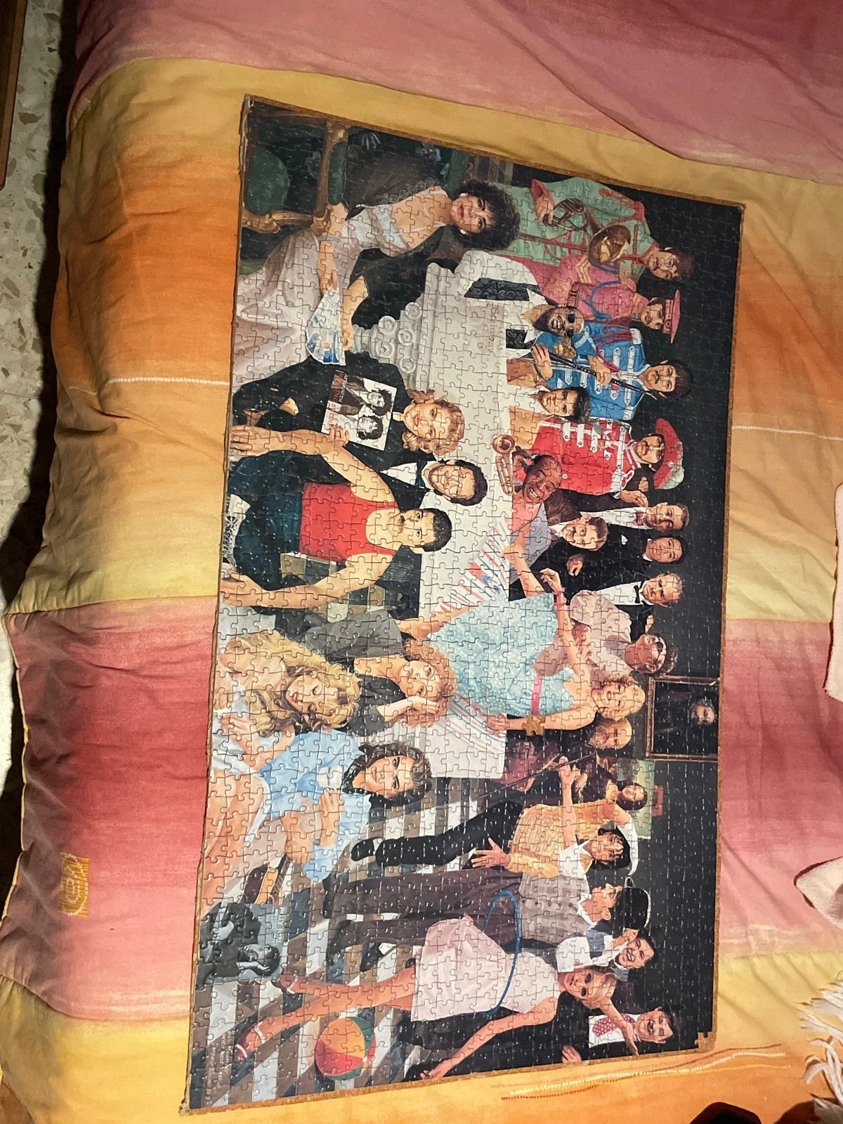 Corcho con puzzle de cantantes y actores – Ideal