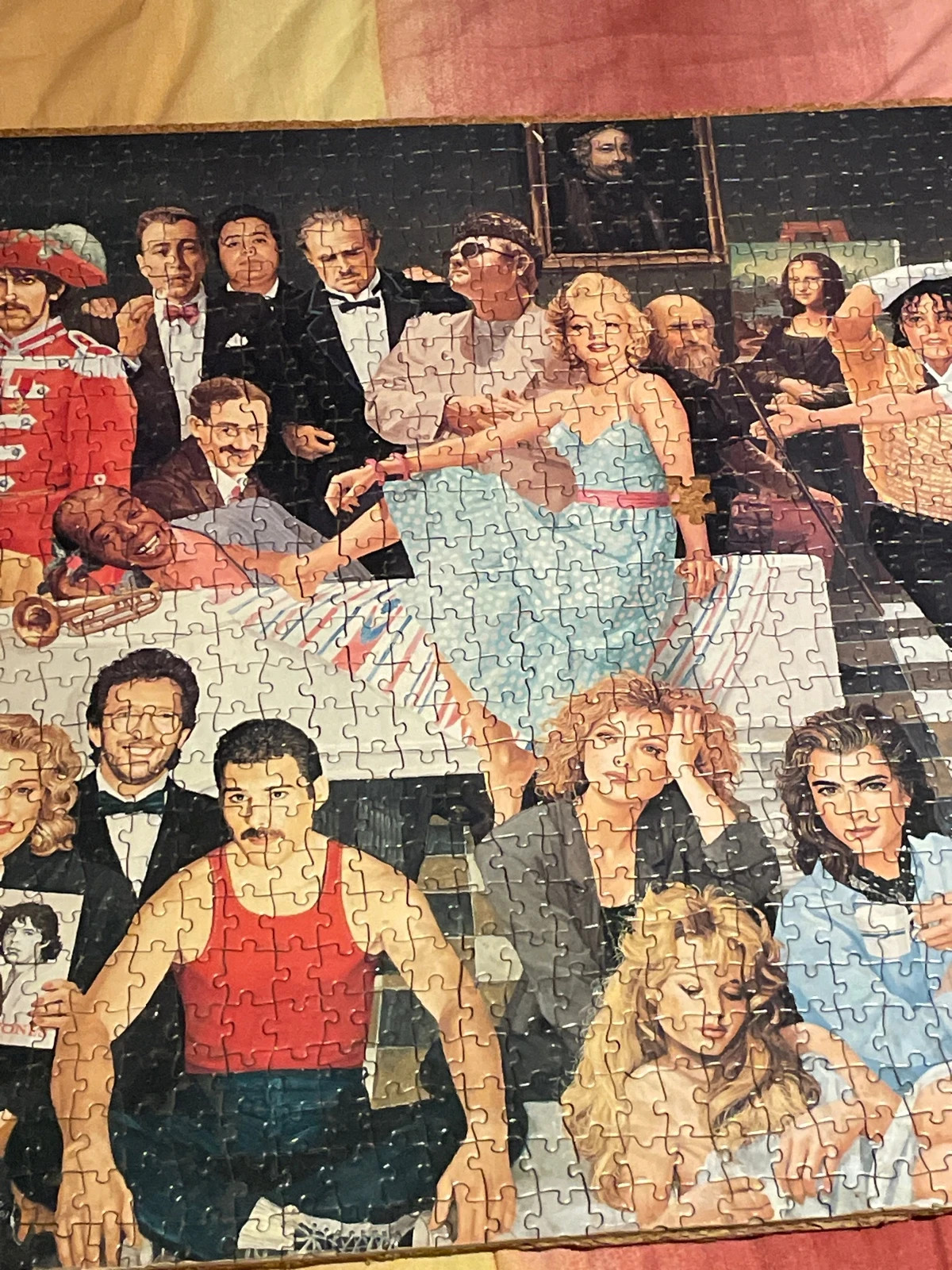 Corcho con puzzle de cantantes y actores – Ideal 4