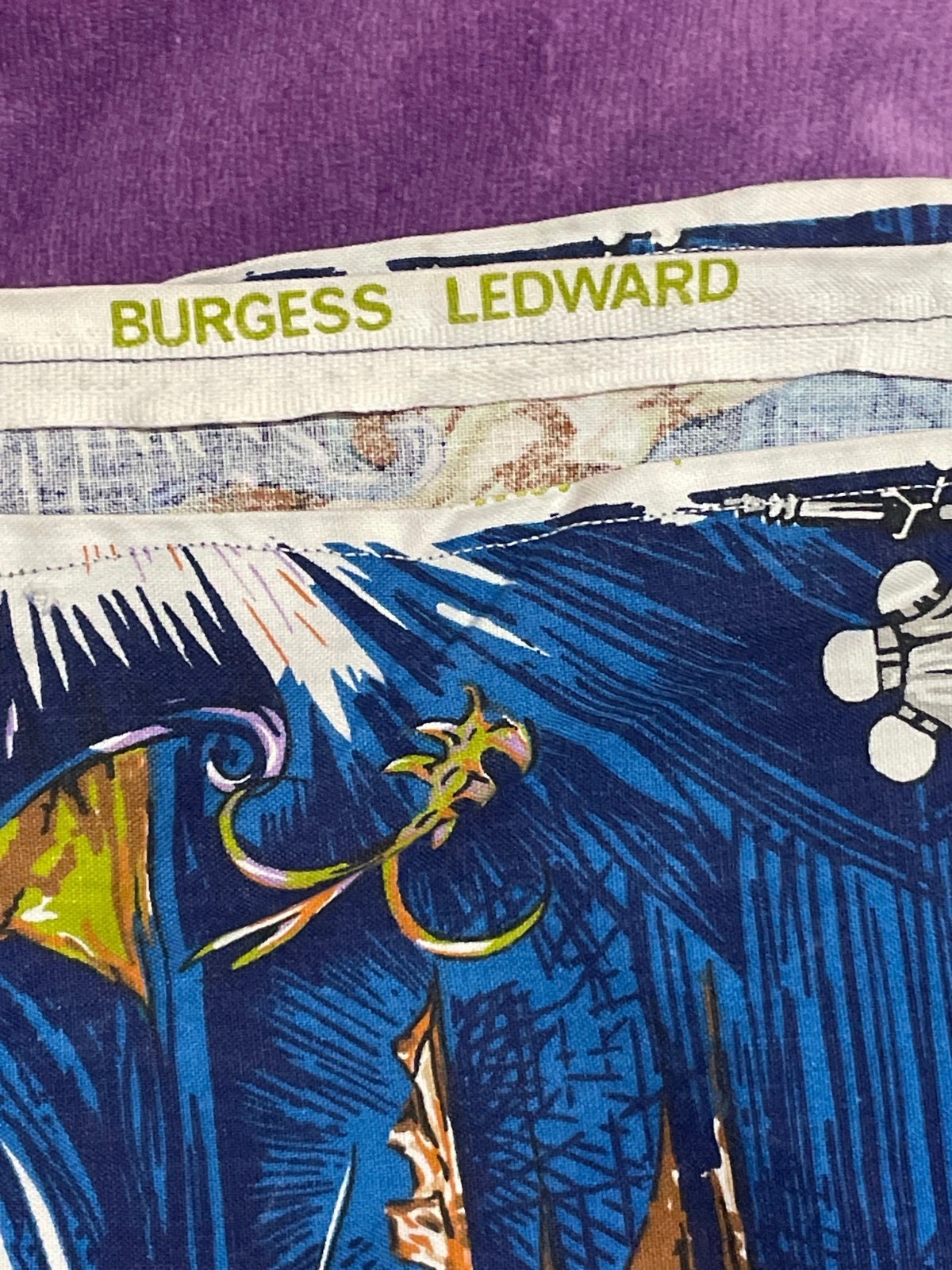 Mantel vintage SPACE Patrol – Burguess Ledward – mesa grande 3