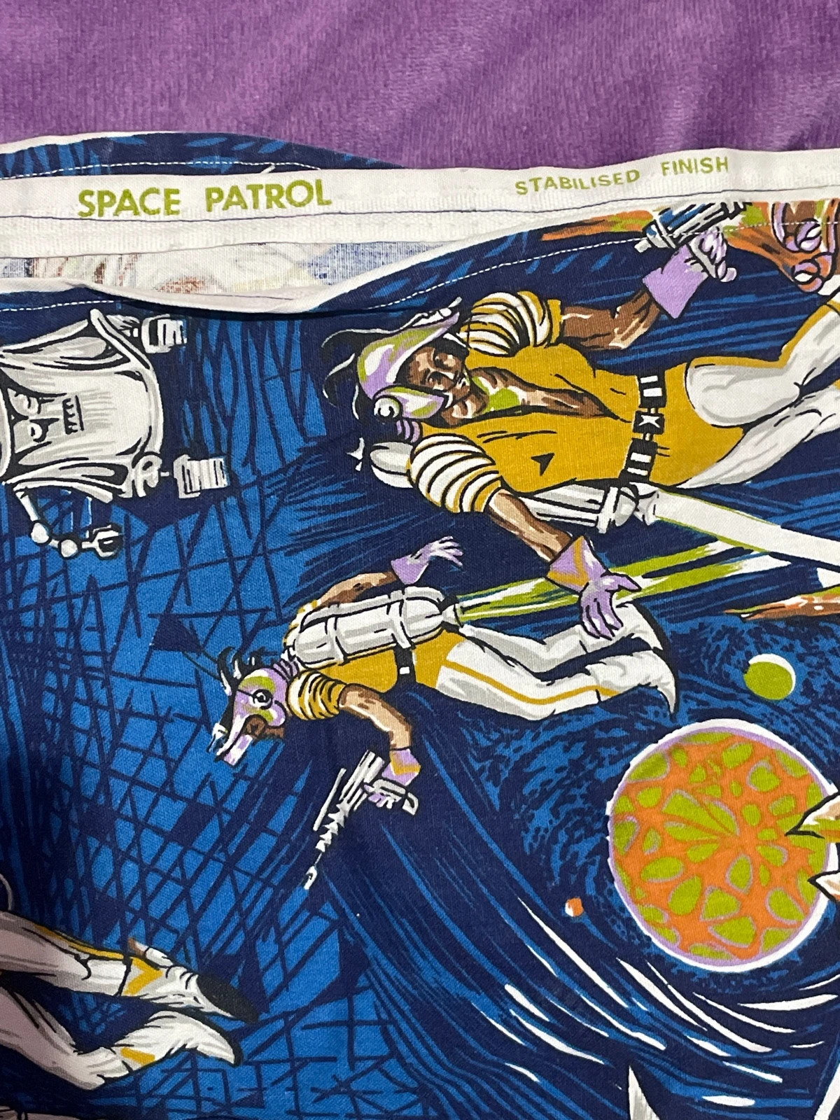 Mantel vintage SPACE Patrol – Burguess Ledward – mesa grande 4