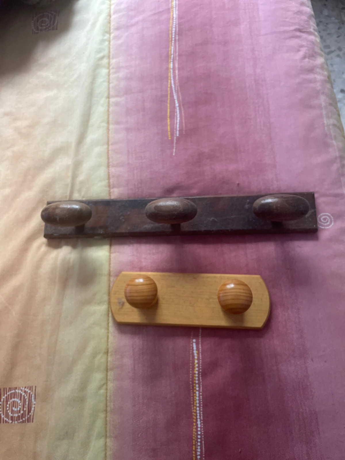 Colgadores de madera – Madera