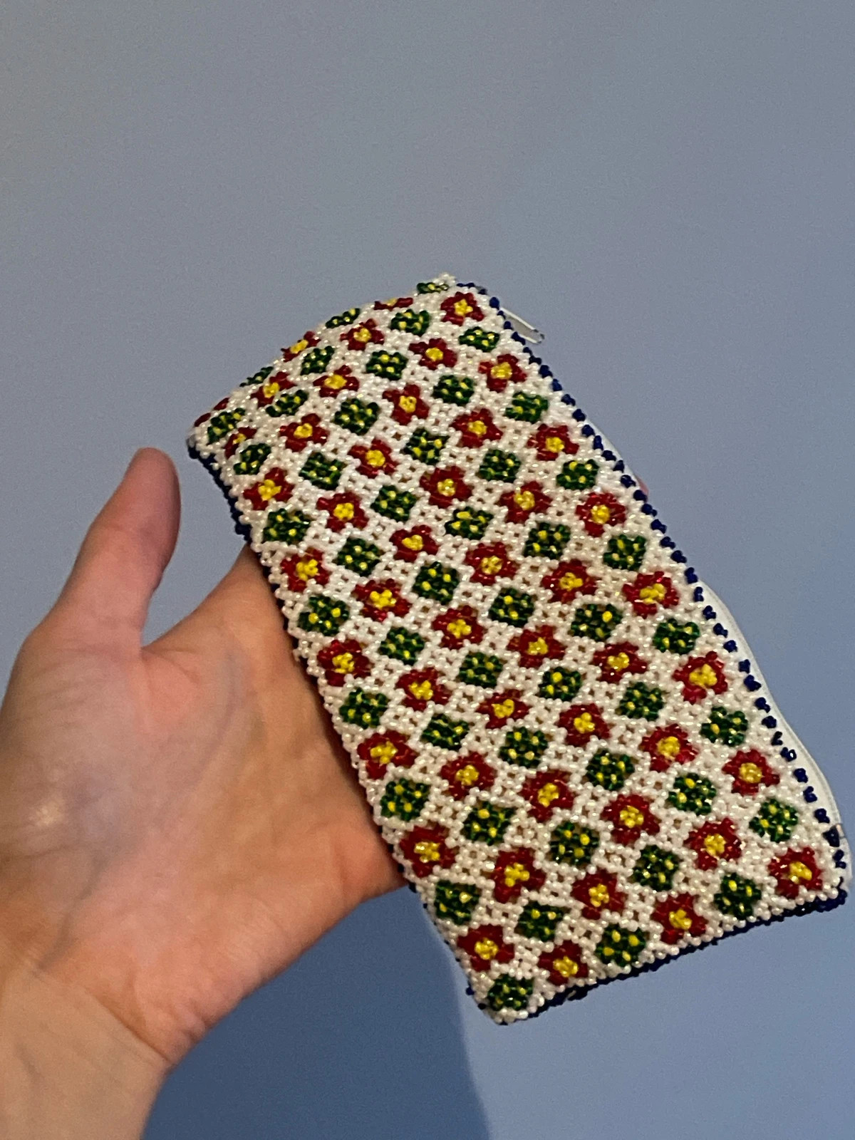 Lote de 2 bolsos de mano: artesanal bordado + clutch dorado