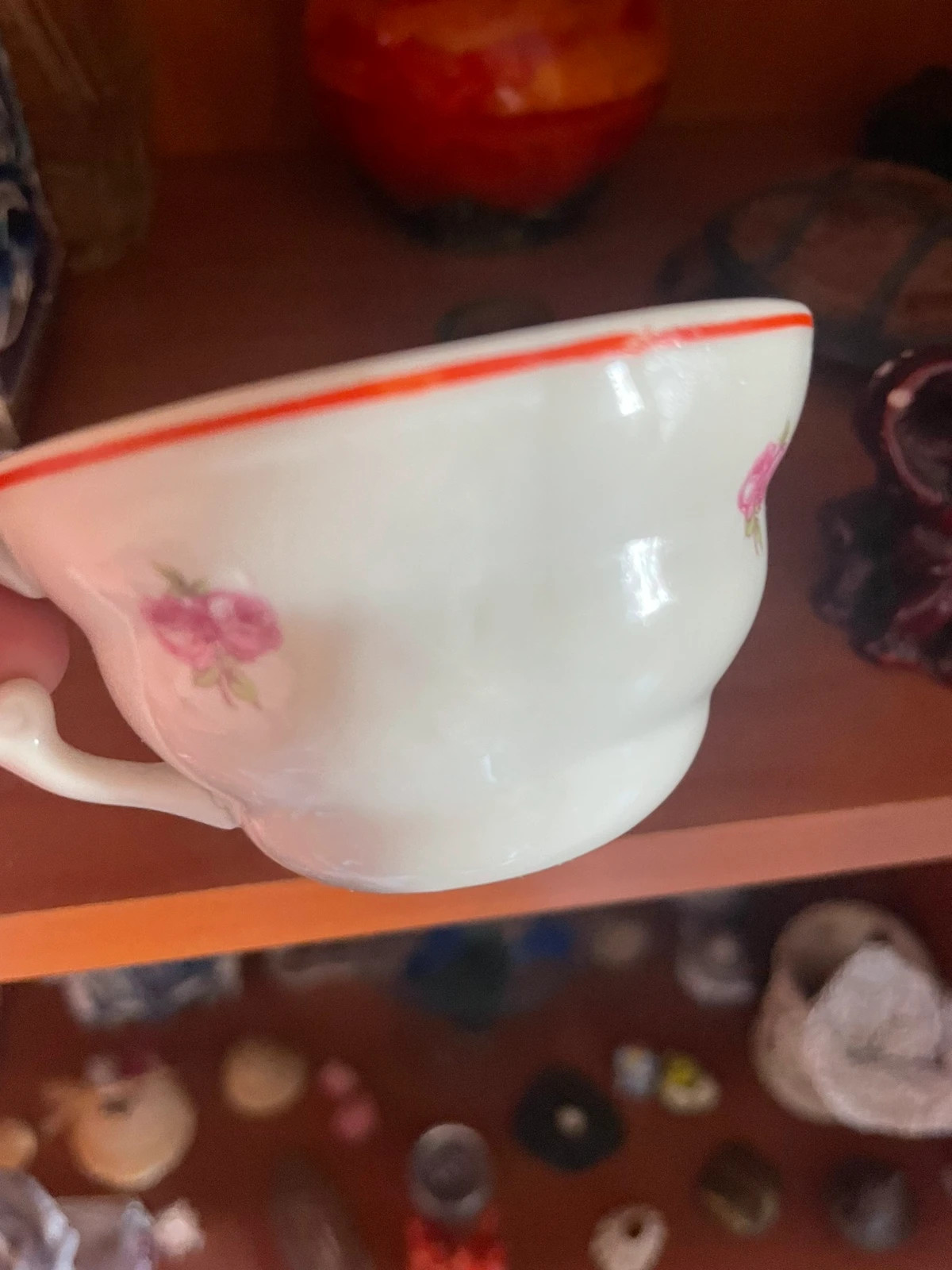Lote de decoración vintage: taza con flores, mini maceta rústica y tetera artesanal