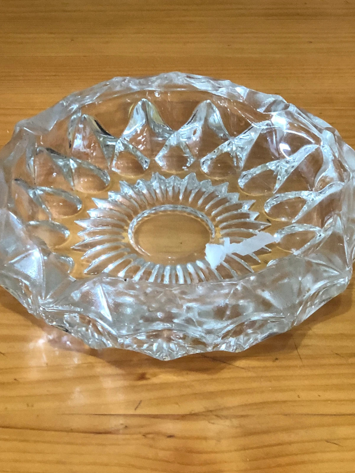 Cenicero vintage de cristal – Ideal para decoración retro o coleccionistas.