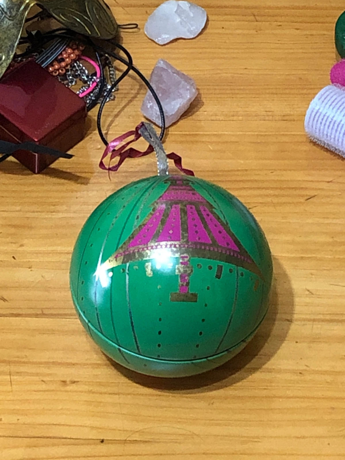 Caja Regalo Bola de Navidad – Adorno Guardacosas Abre-Fácil