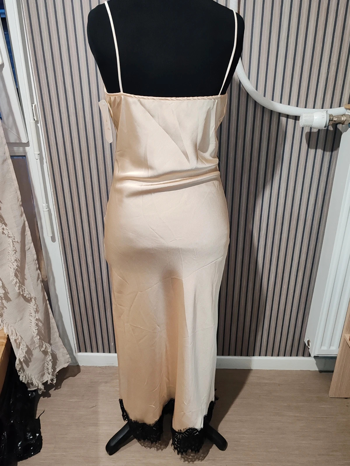 Robe longue satiné beige doré noir – Made in Italie – taille Taille unique 5