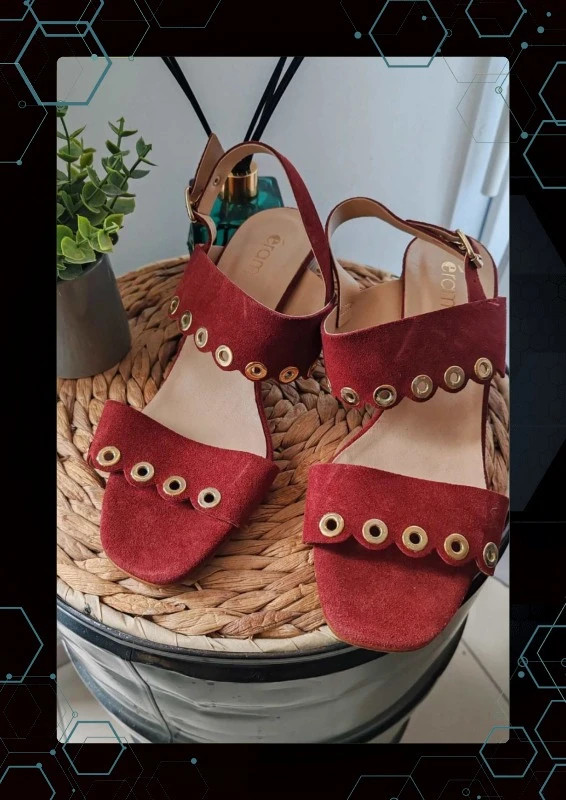Sandales eram