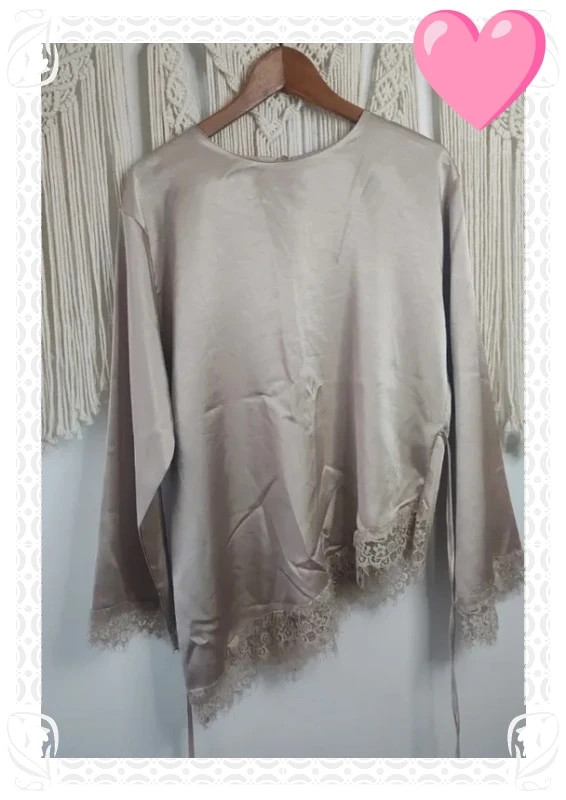 Blouse asymétrique dentelle
