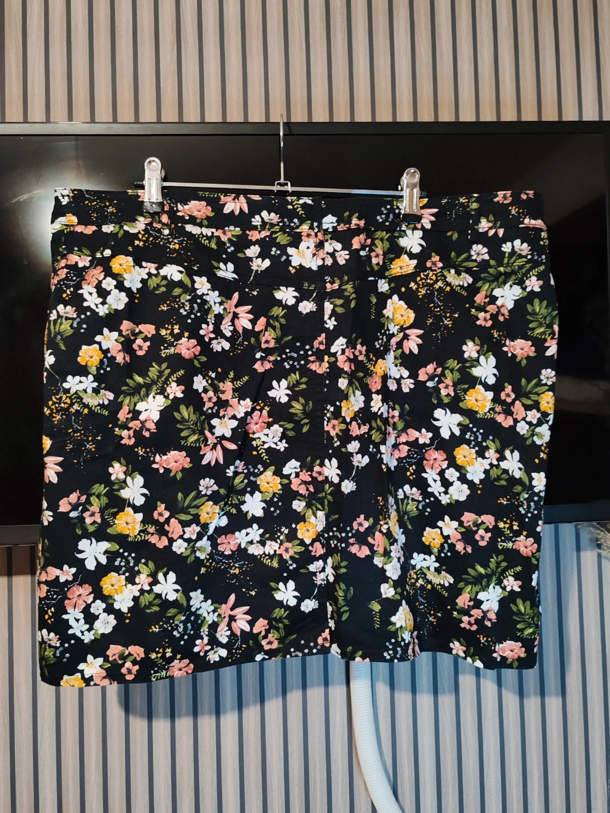 Jupe new collection – New Collection – taille 4XL / 48 / 20 4