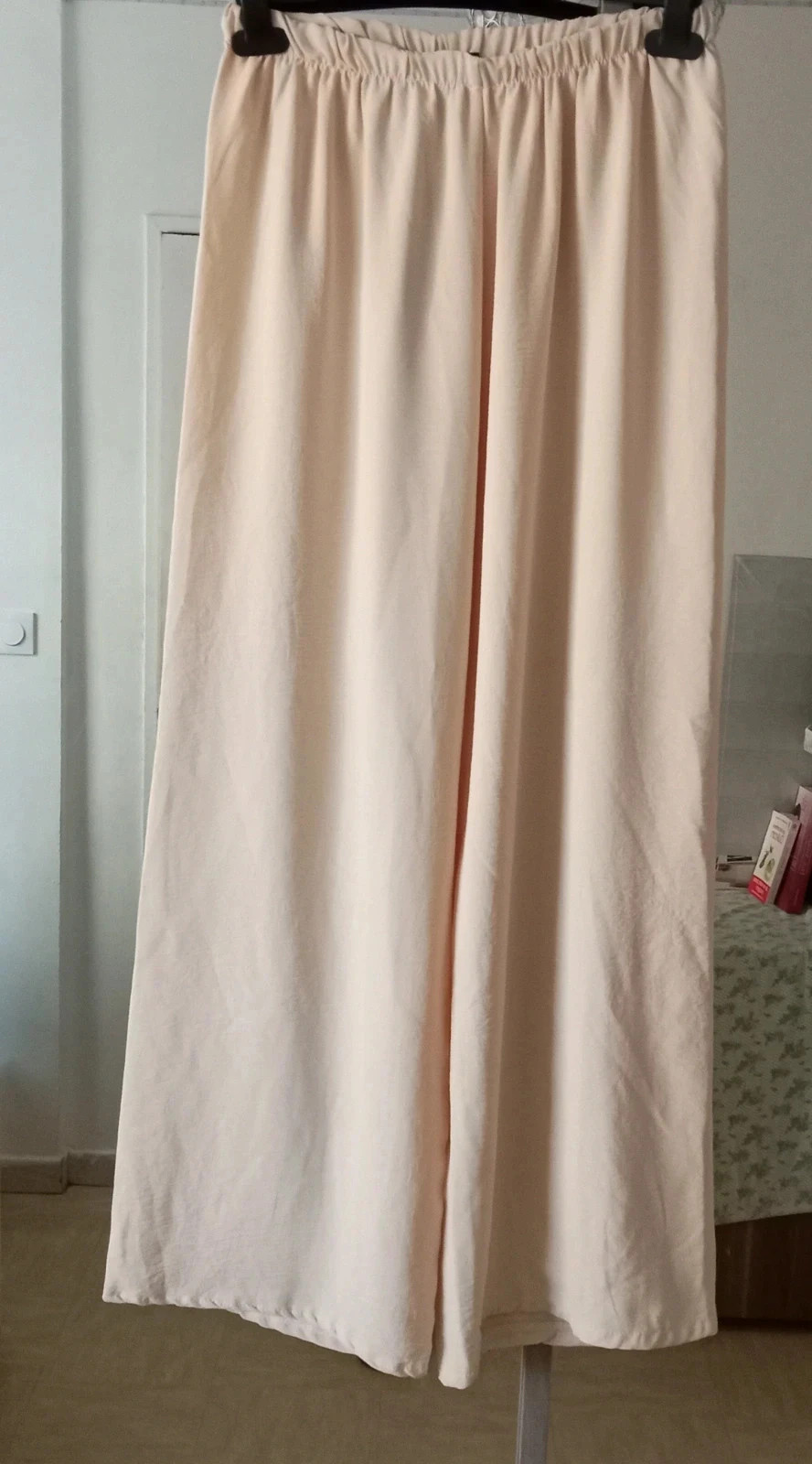 Pantalon large New Collection IT – Beige – Neuf étiquette – Wide leg / Fluide / Été – Tendance – taille Taille unique 2