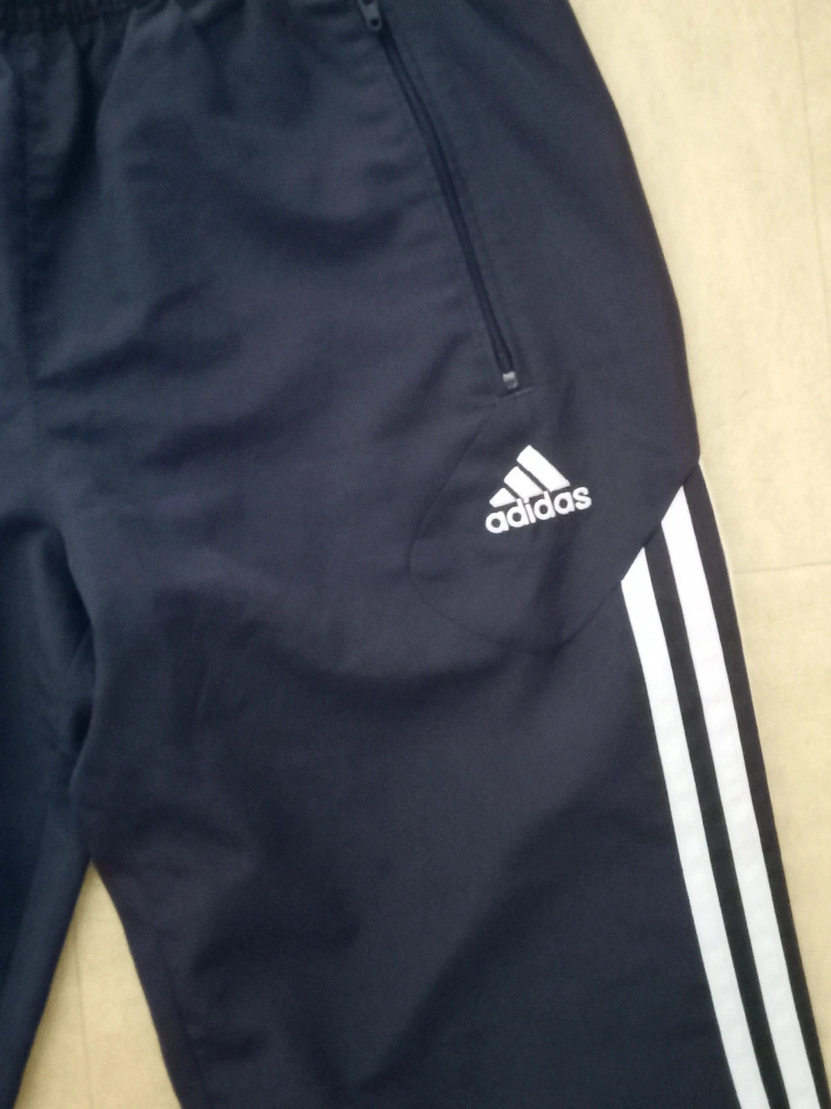 Pantalon Real Madrid Adidas garçon 12 ans – Marine/Blanc – Neuf étiquette – Football – Real Madrid – taille 12 ans / 152 cm 3