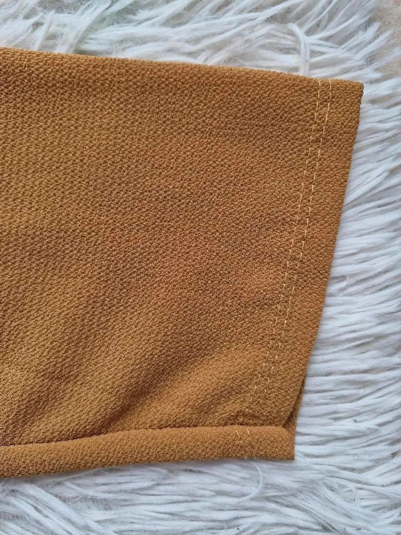 Robe moutarde IT – Manches longues – Neuf sans étiquette – Été / Automne / Casual – Tendance – taille Taille unique 2