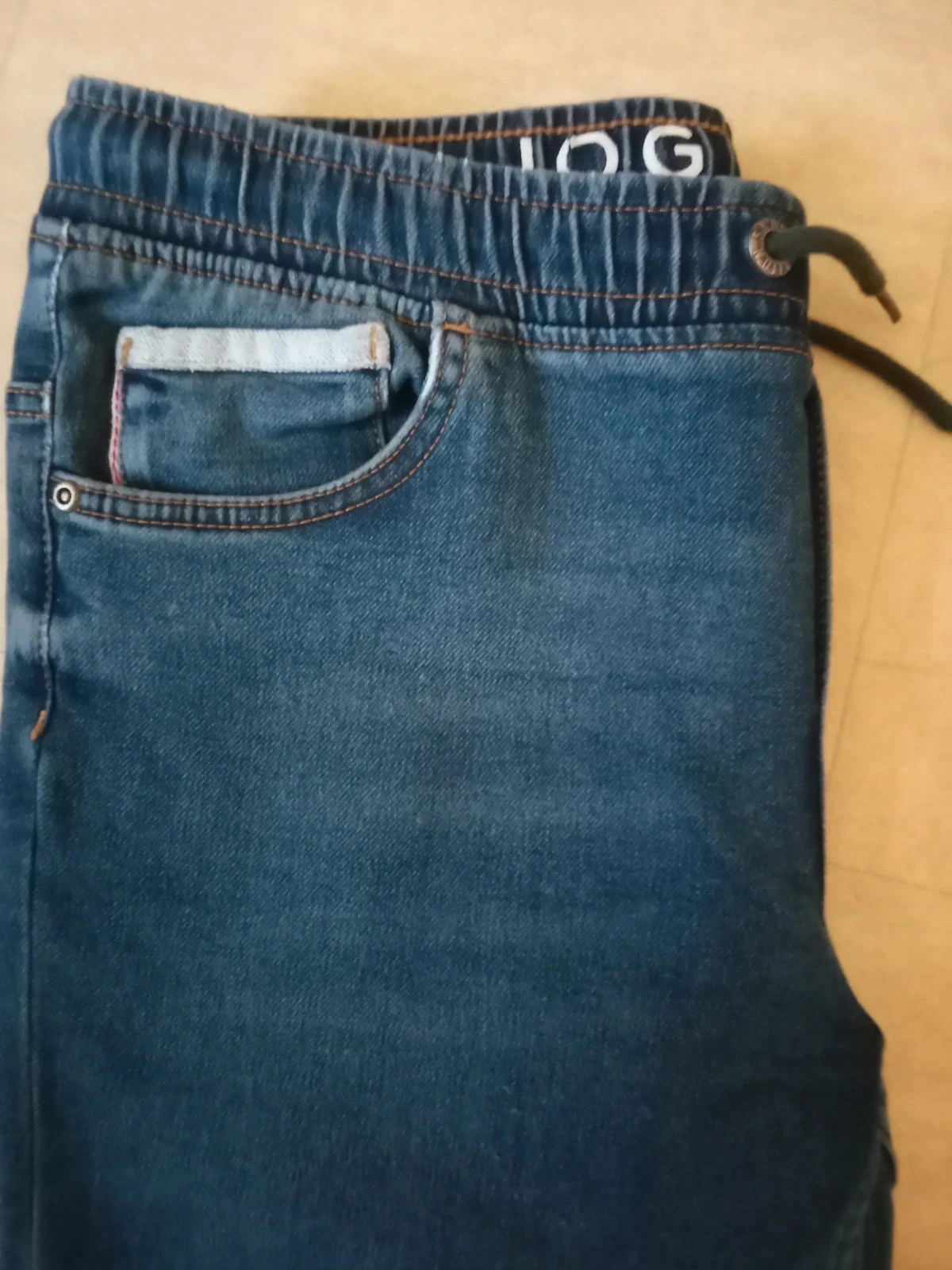 Jean bleu XS – Neuf sans étiquette – Coupe moderne – Taille élastique – Jog Denim – taille XS / 34 / 6 4