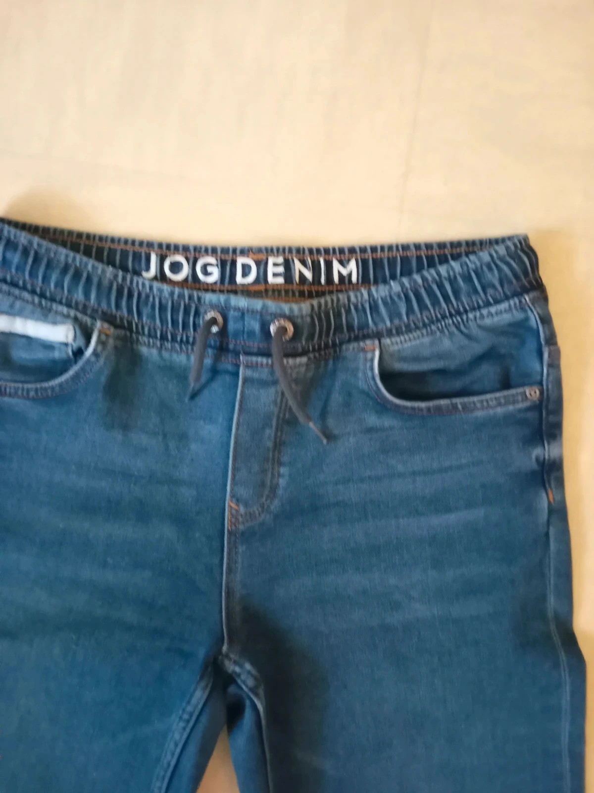 Jean bleu XS – Neuf sans étiquette – Coupe moderne – Taille élastique – Jog Denim – taille XS / 34 / 6 2