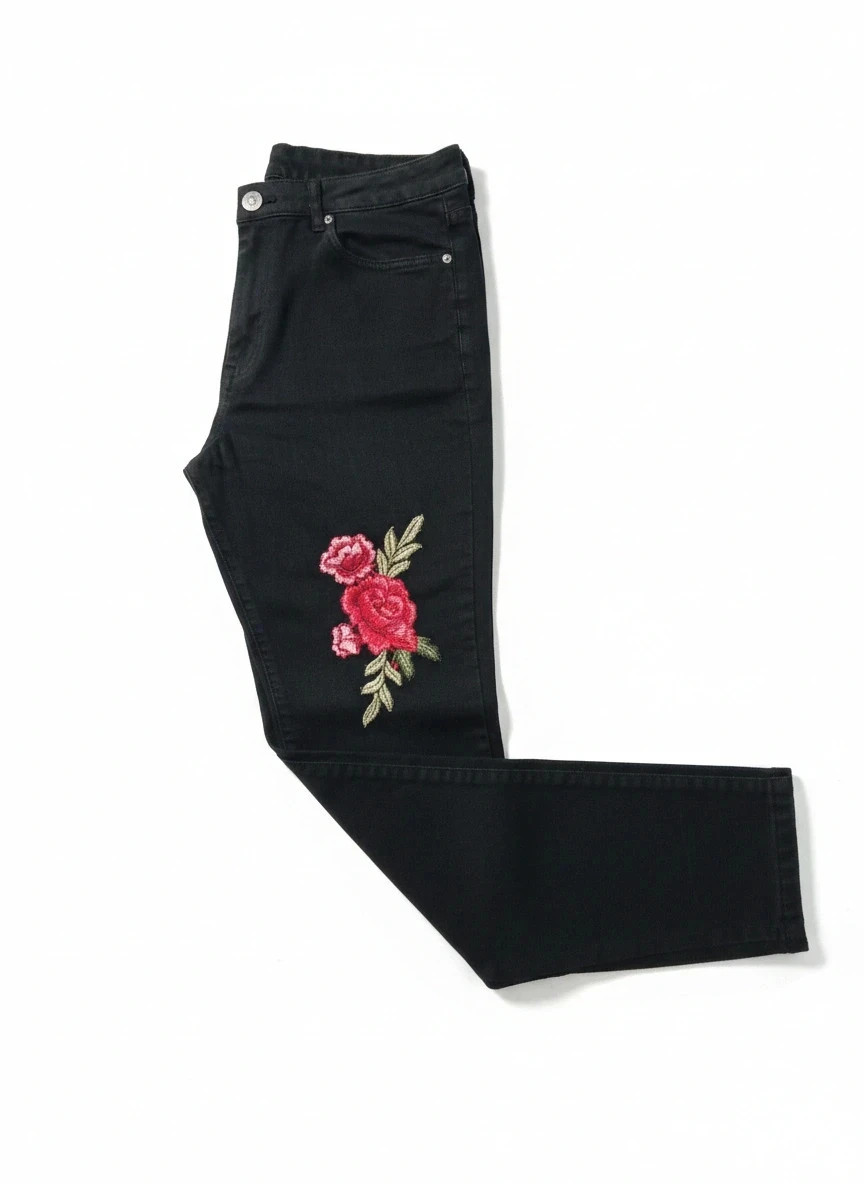 Jean skinny noir brodé fleurs – Taille L / EUR 44 – Très bon état – Japan Style – taille L / 40 / 12 2