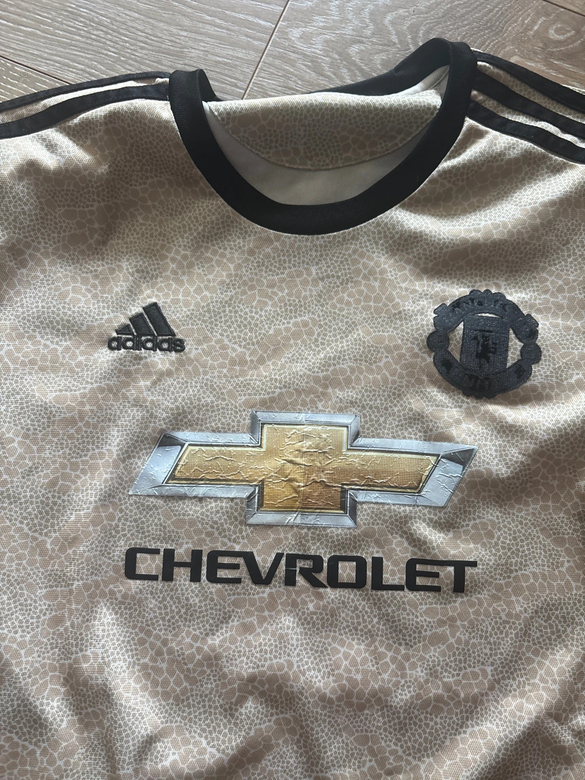 Maillot dore Manchester United Taille L – adidas – taille L 4