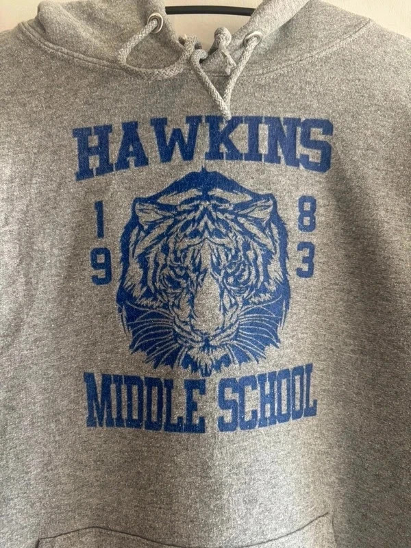 Sweat à capuche vintage Hawkins Middle School – gris – style universitaire 🇺🇸 – Jerzees – taille S 2