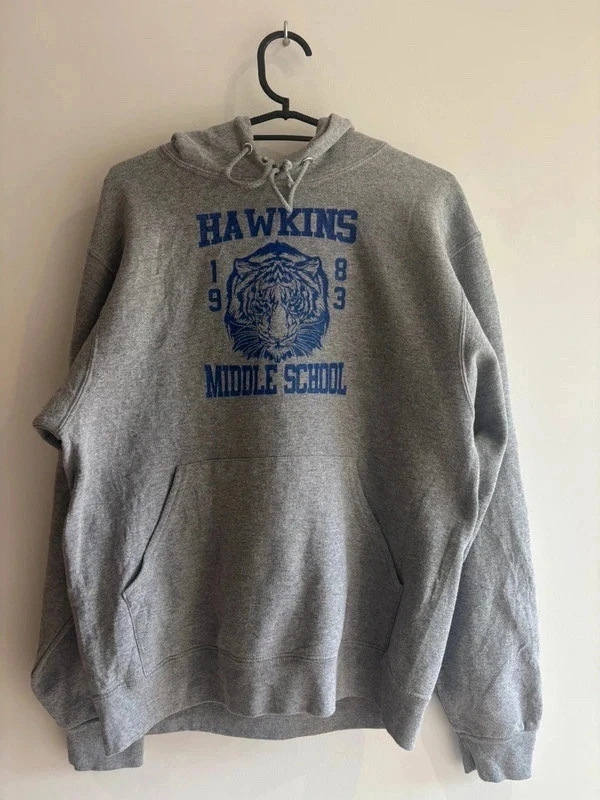 Sweat à capuche vintage Hawkins Middle School – gris – style universitaire 🇺🇸
