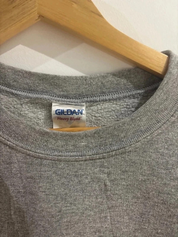 Sweat Gildan gris – taille M 🇺🇸 col rond – Gildan – taille M 4