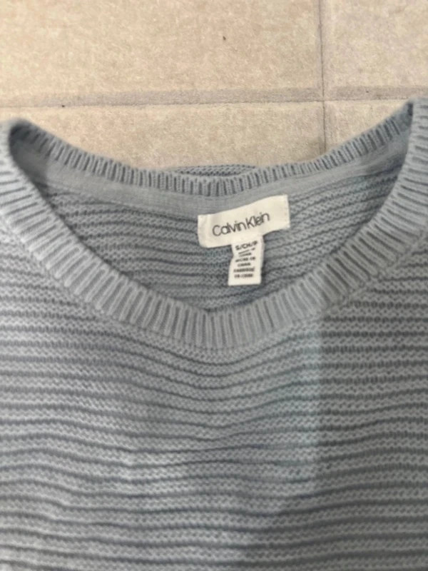 Pull Calvin Klein bleu clair-taille S – Style chic & décontracté🩵 – Calvin Klein – taille S / 36 / 8 2