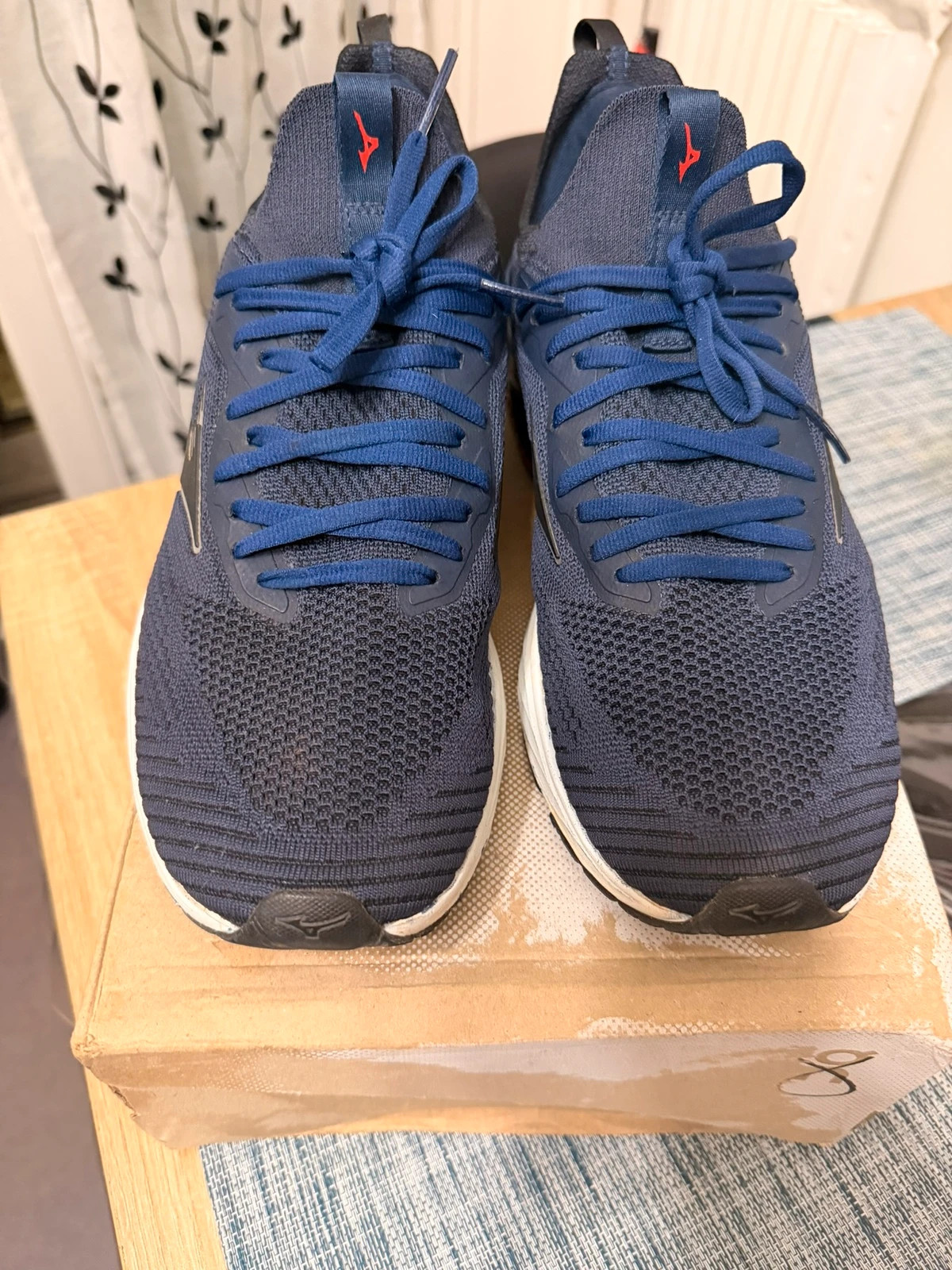 Mizuno Wave Invictus 3